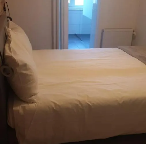 Sint-maria Next Door Готель *