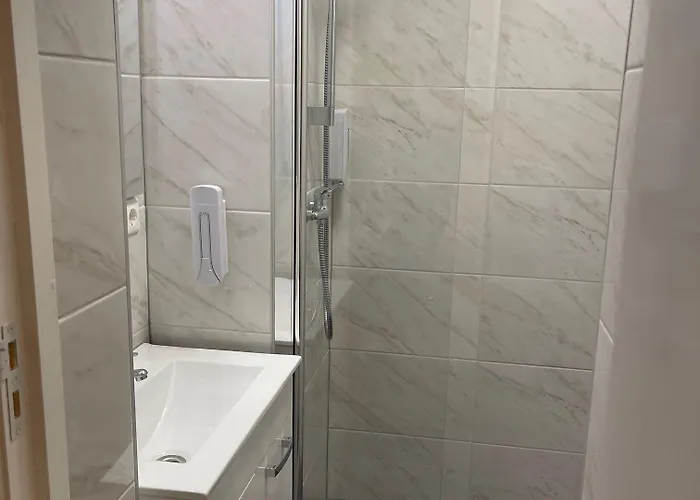 Sint-maria Next Door Готель